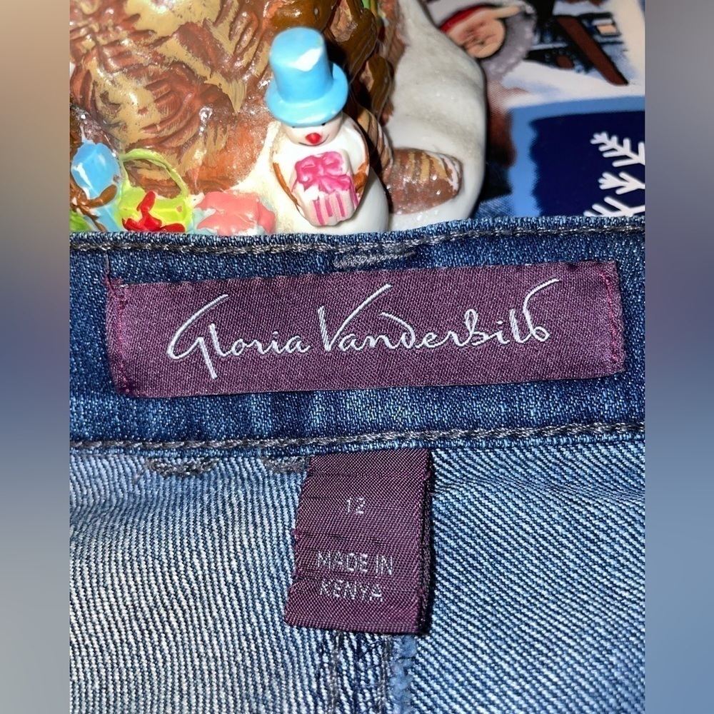 Pre-loved Gloria Vanderbilt Size 12 Amanda Straight Leg Jeans! - Picture 7 of 7